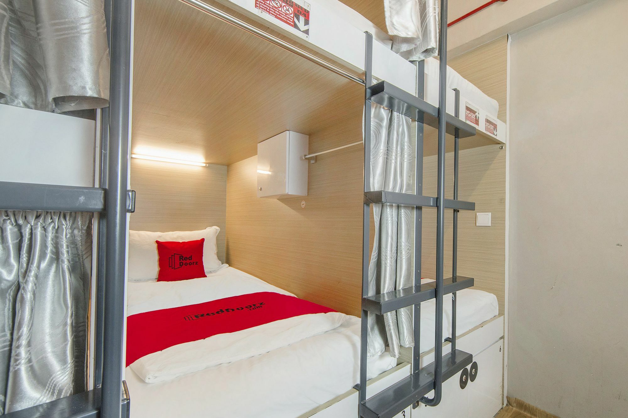 Reddoorz Hostel @ Jalan Besar سنغافورة المظهر الخارجي الصورة